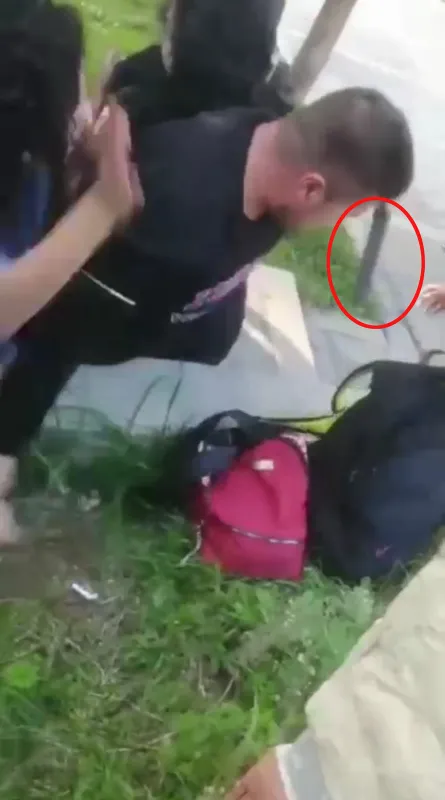 Antalya'da liseli kızların kavgası dehşet saçtı! Elindeki bıçağı zorla aldılar - 2