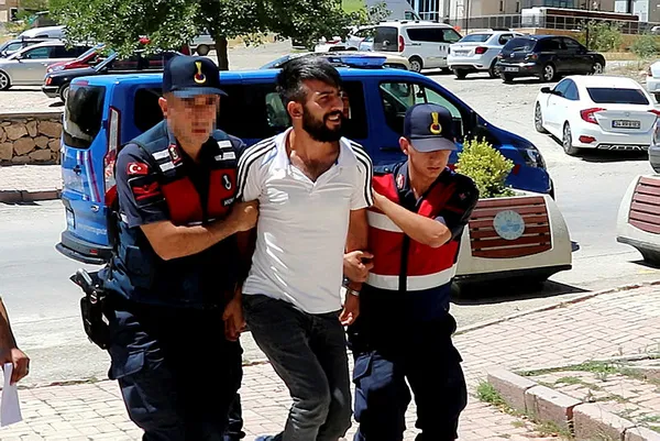 Babasının birlikte yaşadığı kadını öldüren cezaevi firarisinin pişkin tavırları - 2