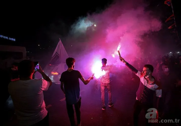 Başakşehir tarihindeki ilk şampiyonluğunu coşkuyla kutladı