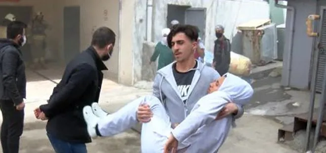 Son dakika: İstanbul Bağcılar’da iş yerinde patlama! Yaralı işçiyi kucaklarında taşıdılar