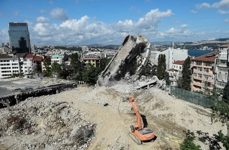 Atatürk Kültür Merkezi’nin yıkım çalışması tamamlandı