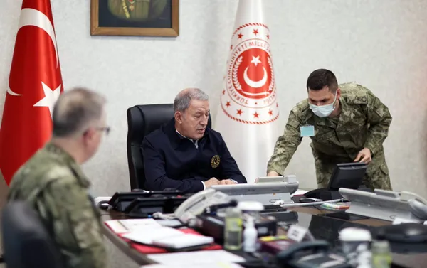 Son dakika: Pençe-Kilit Operasyonu’nda teröristler köşeye sıkıştı! Milli Savunma Bakanı Hulusi Akar: 30 terörist etkisiz hale getirildi - 3