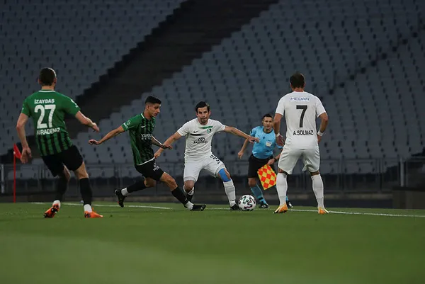 Son dakika: Kocaelispor Sakaryaspor'u 4-0 yenerek 1. Lig'e yükseldi - 2