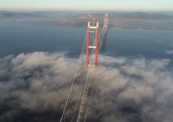 1915 Çanakkale Köprüsü'nün sis altındaki görüntüleri hayran bıraktı