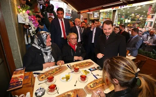 Bakan Albayrak Trabzon’da esnaf ziyaretinde bulundu