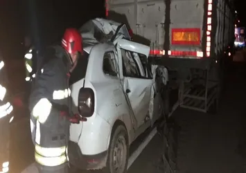Konya'da feci kaza: TIR'a çarpan otomobilin sürücüsü öldü
