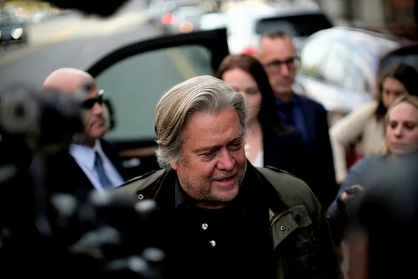 Donald Trump'ın eski danışmanı Steve Bannon gözaltına alındı - 1