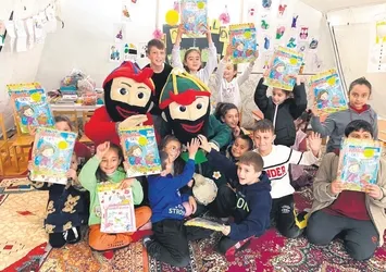 Turkuvaz çadırı çocuklara moral oluyor! Minika çadırında çifte bayram kutlanacak