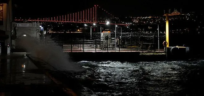 İstanbul’da fırtına hayatı olumsuz etkiliyor! Deniz suları taştı...