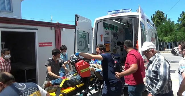 Bartın’da tankerin altında kalan karayolları işçisinin ayakları koptu - 1