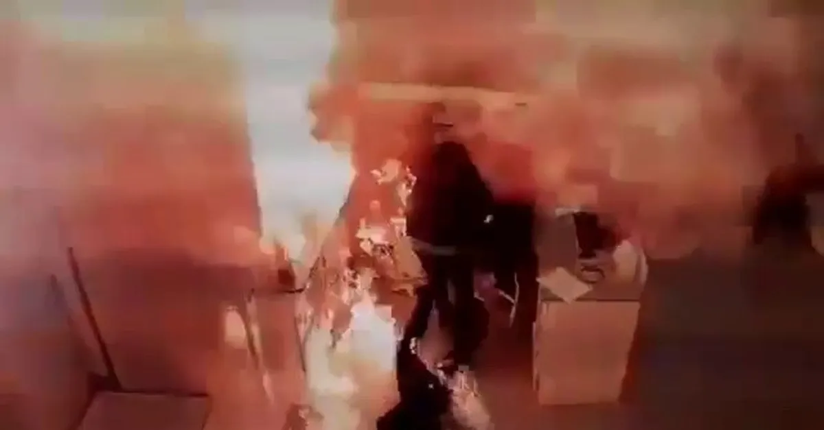 Acil servisteki patlama anı kameraya yansıdı! Hemşire alev topunun arasında kaldı