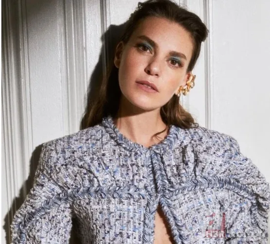 Ev arayışında olan Aslı Enver ve Berkin Gökbudak evlendikten sonra objektiflere ilk kez yakalandı! ‘Hadi biraz beni öv!’ 11