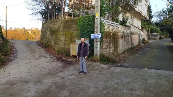 rizede-gulumseten-mahallenin-devami-var-tabelasi-1637651178251.jpg Rize’de gülümseten ‘Mahallenin devamı var' tabelası - 3