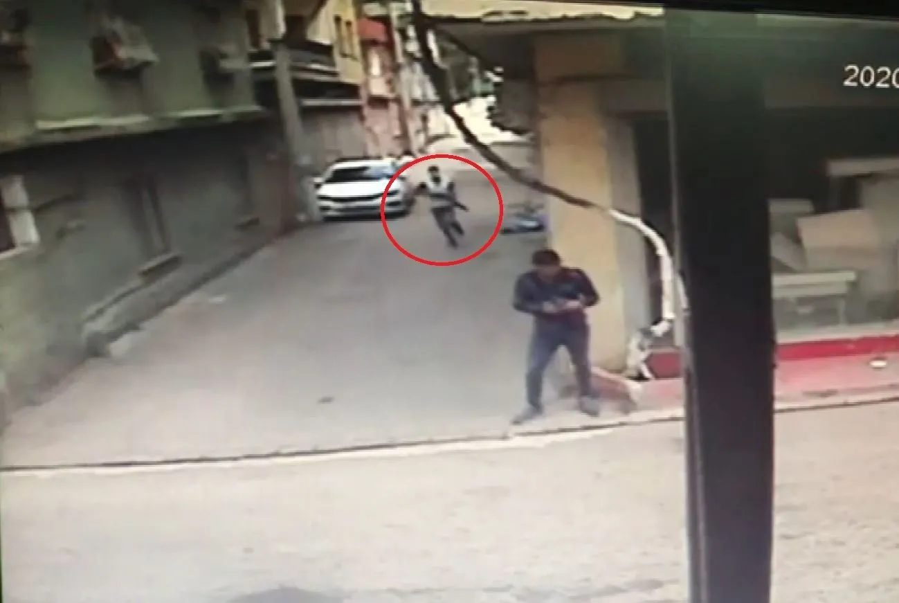 Son Dakika Adana Da Dehset Anlari Kamerada Amcasini Beklerken