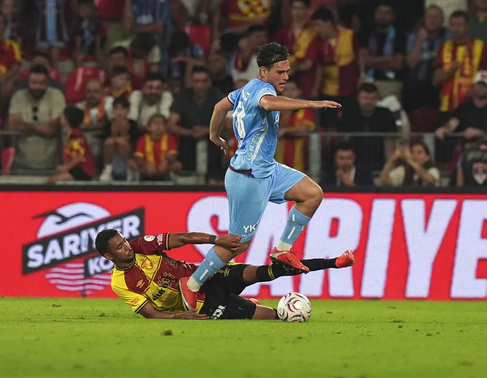 jubile-maci-a-spor-ekranlarinda-nefes-kesti-mac-sonucu-goztepe-2-1-trabzonspor-1786216598247.jpg Jübile maçı A Spor ekranlarında nefes kesti! Maç sonucu | Göztepe 2-1 Trabzonspor - 4
