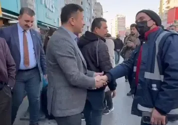 Cumhur İttifakı İzmir Büyükşehir Belediye Başkan adayı Hamza Dağ DİSK üyesi belediye işçisiyle konuştu: Kimseyi işten çıkarmayacağız!