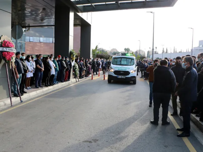 Adana’da koronavirüsten hayatını kaybeden doktorun annesi: Oğlum sıra sende değil bizdeydi - 6