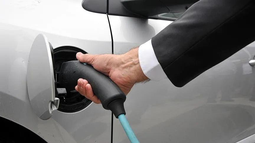 uzmanlar-uyardi-elektrikli-arac-sarj-olurken-icinde-uyumak-olumcul-risk-1779796167420.jpg Uzmanlar uyardı: Elektrikli araç şarj olurken içinde uyumak ölümcül risk - 3