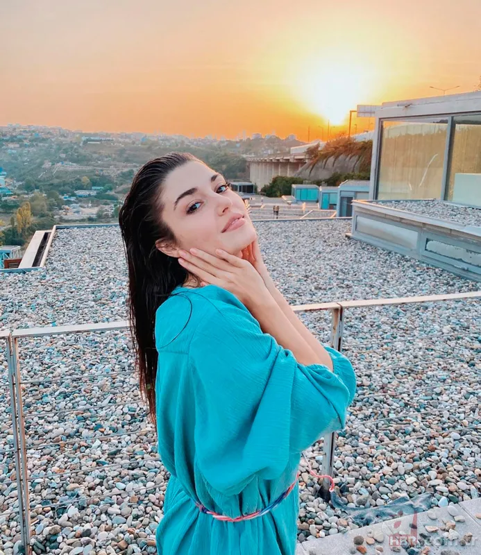 Demet Özdemir ve Hande Erçel arasında kıskançlık krizi! Sinirlenince… 8