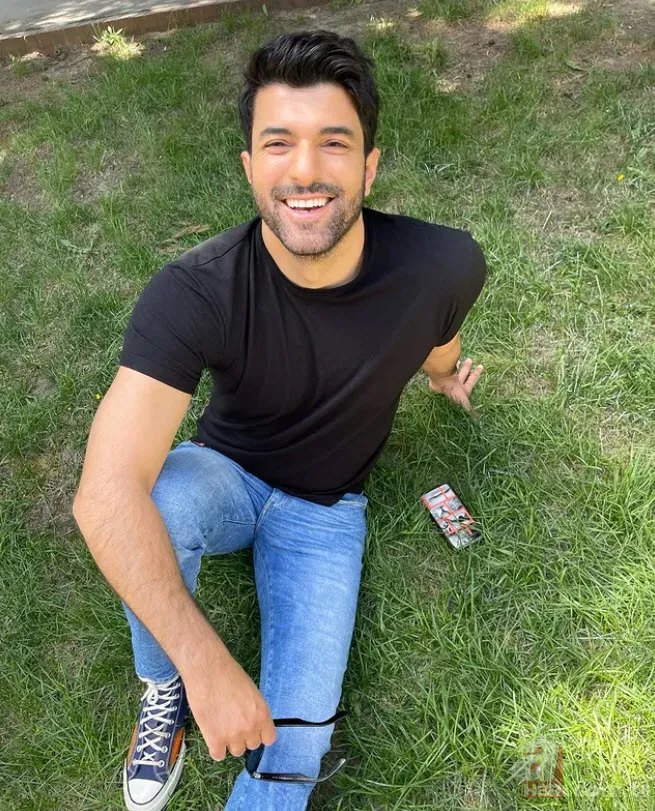 Engin Akyürek ‘dünyanın en yakışıklı erkeği’ seçilmişti! Ortaya çıkan fotoğrafı şaşkına çevirdi 5