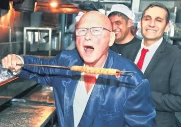 Hollywood yıldızı kebap yaptı