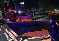 Takla atan otomobildeki 4 kişi yaralandı