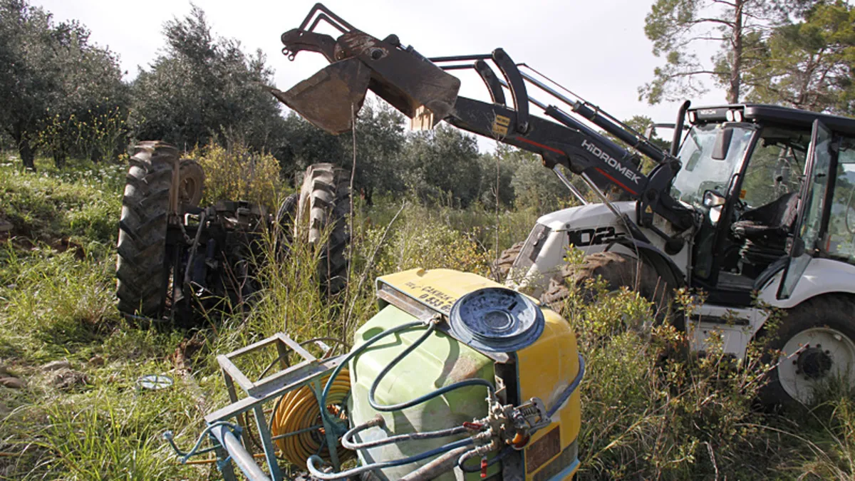Antalya'da devrilen traktörde 1 kişi hayatını kaybetti