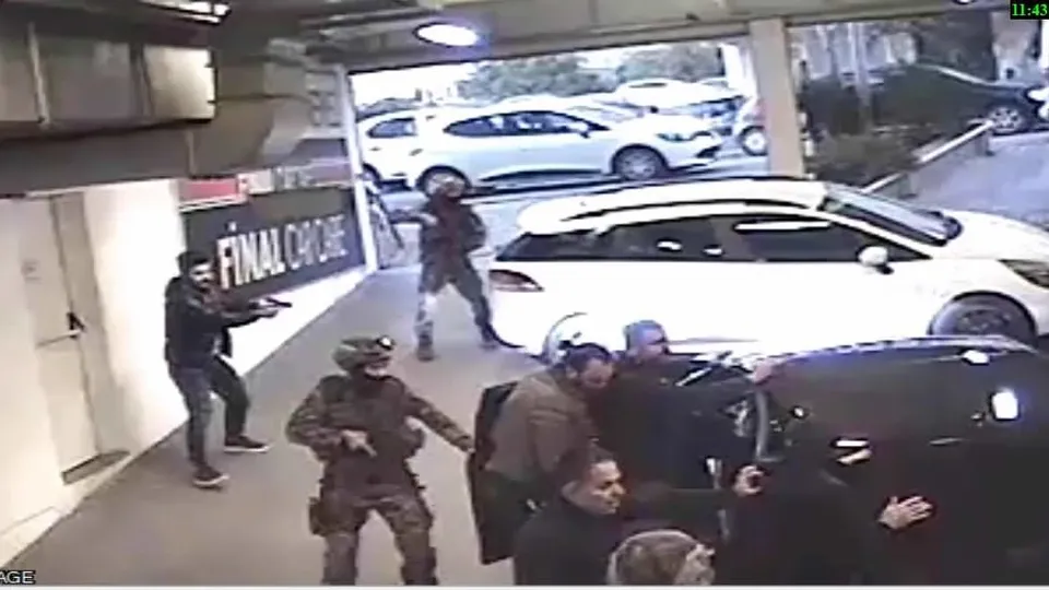 Özel Harekat Timleri, AVM'de mafyayı böyle etkisiz hale getirdi
