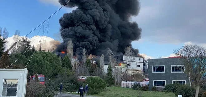 Kocaeli’de fabrika yangını! Dumanlar gökyüzünü kapladı! Yoğun çaba sonrası kontrol altına alındı...