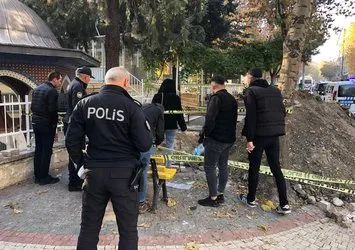 Belediye işçisi kılığında şehrin göbeğinde define aradılar!