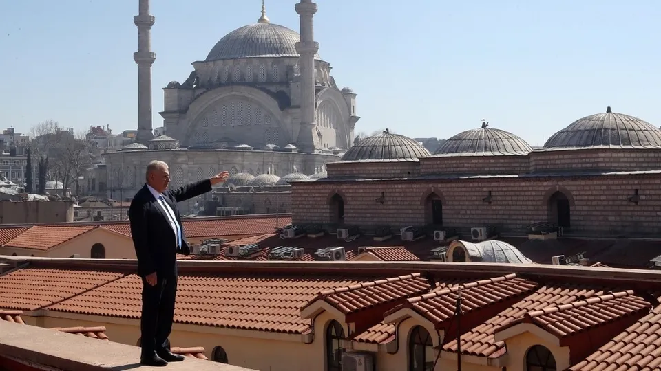 Binali Yıldırım, Kapalıçarşı çatısında restorasyonu inceledi