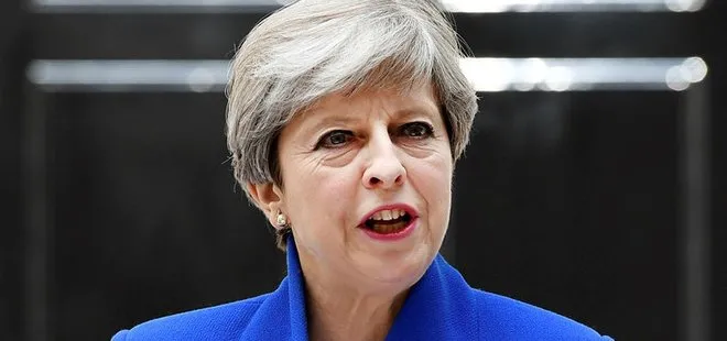 Theresa May, hükümeti kurma yetkisini aldı