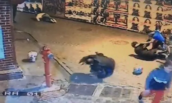 istanbulda-dehset-anlari-onlerini-kesip-para-istediler-vermeyince-bicakladilar-1669459341204.jpg İstanbul’da dehşet anları! Önlerini kesip para istediler vermeyince bıçakladılar - 6