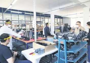 İşte dünyaya maske üreten o fabrika!