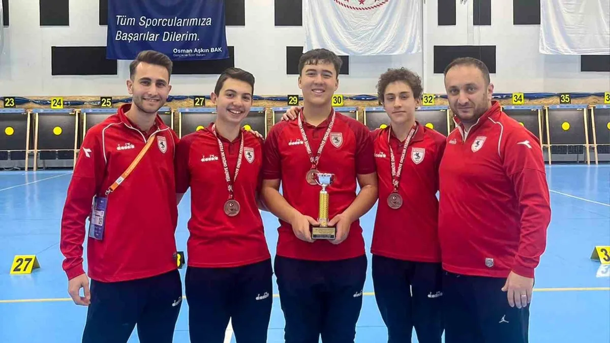 Samsunspor sporcusu okçulukta Türkiye rekoru kırdı