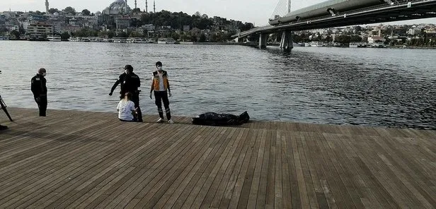 Son dakika: Eminönü'nde denizde 55 yaşlarında bir erkek cesedi bulundu - 1