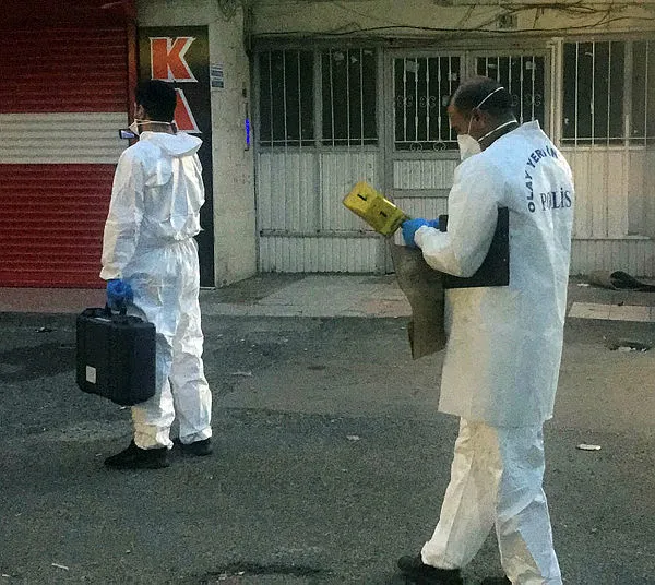 Gaziantep'te bir genç yarı çıplak halde 5. kattan düştü - 1