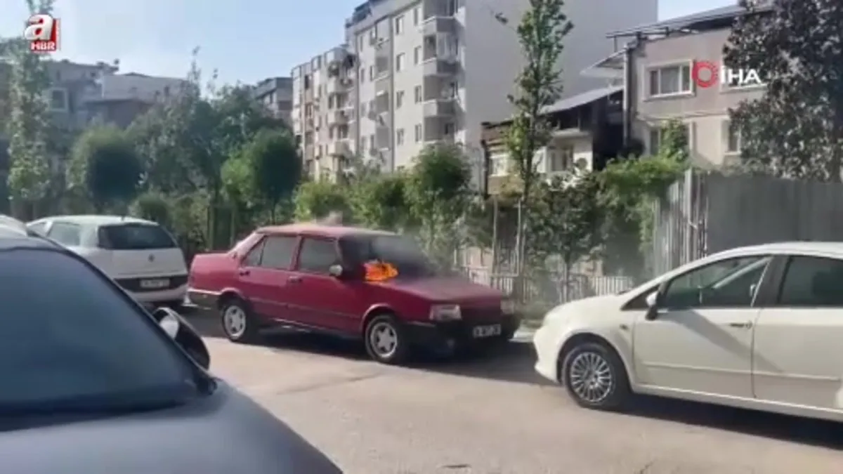 Bursa’da park halindeki otomobil alev alev yandı