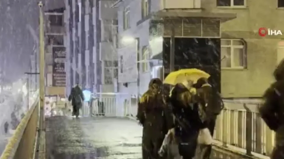 İstanbul’da beklenen kar başladı!