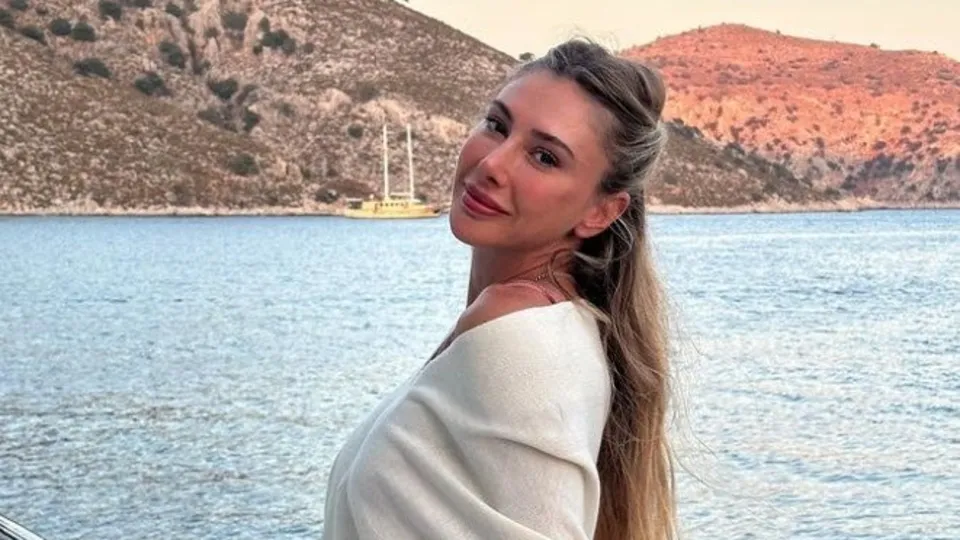 Şeyma Subaşı reklam üstüne reklam yapmıştı! Kitabı 5 TL’ye düştü
