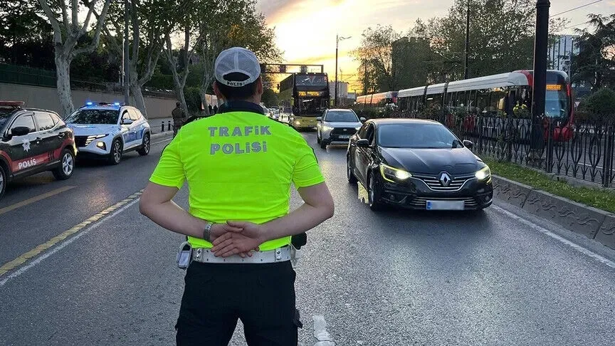 istanbulda-bazi-yollar-trafige-kapandi-iste-alternatif-guzergahlar-1786859559025.jpeg İstanbul'da bazı yollar trafiğe kapandı! İşte alternatif güzergahlar - 2