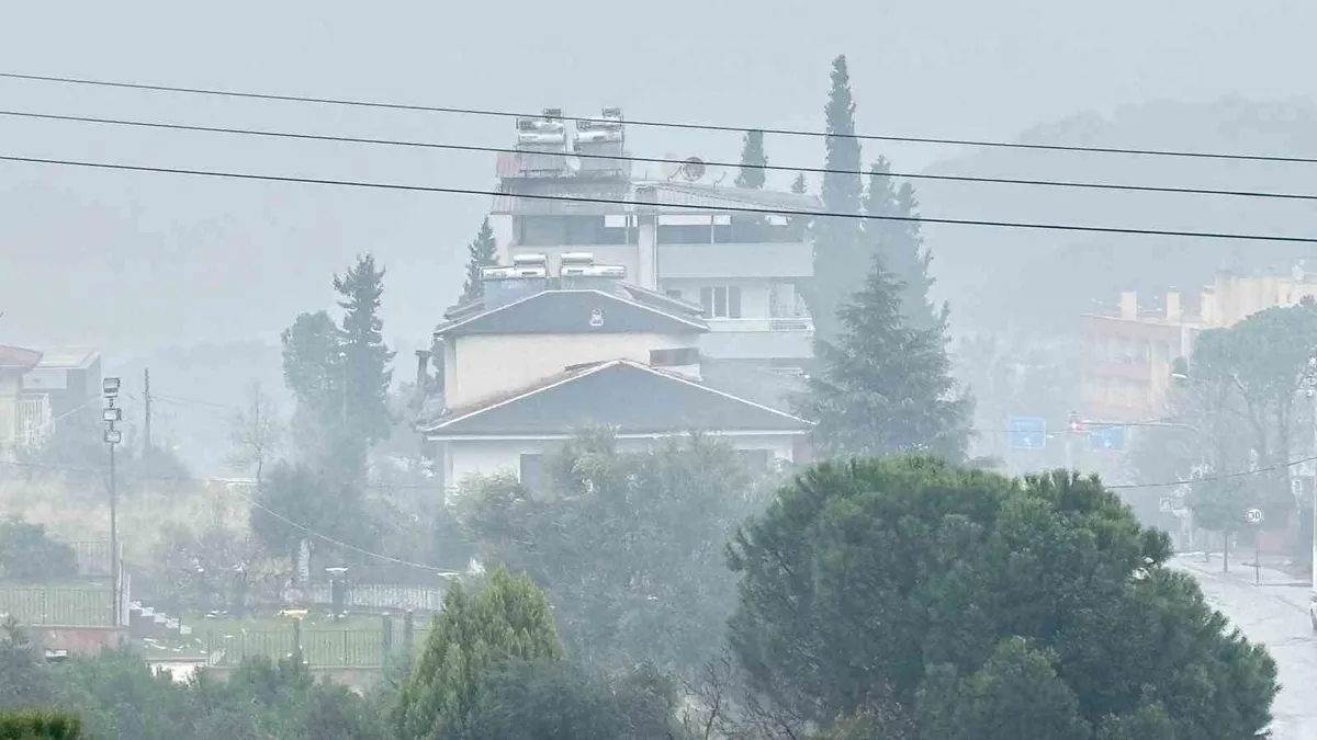 Bozdoğan sise teslim oldu, görüş mesafesi düştü
