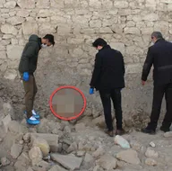 Yıkılan binanın hafriyat temizliği sırasında buldular! İşçiler hemen polise haber verdi