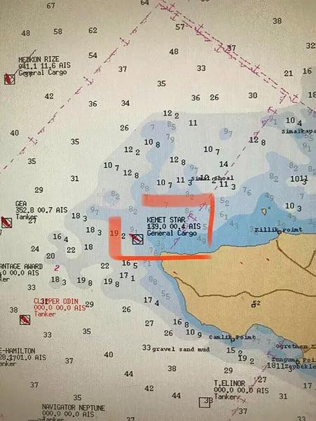 Bozcaada açıklarında kum yüklü gemi karaya oturdu - 2