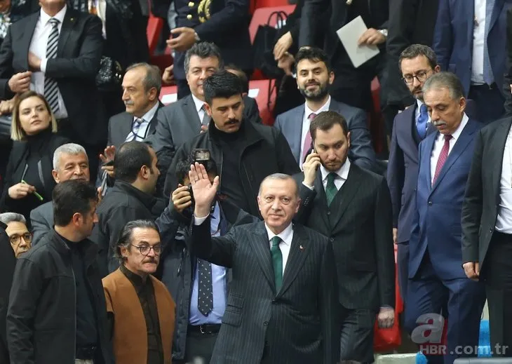 Başkan Erdoğan Konya’da yanına gelen bir çocuğun elini öptü