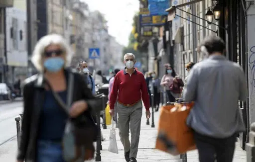 abdde-dr-fauciden-kritik-maske-uyarisi-2022de-devam-etmesi-mumkun-1613945645496.jpg ABD'de Dr. Fauci'den kritik maske uyarısı! "2022'de devam etmesi mümkün" - 1