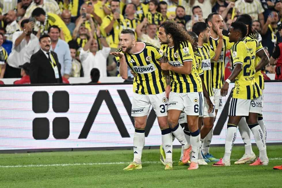 1789025344579.jpg Fenerbahçe Roma maçıyla Şampiyonlar Ligi'ne 18 yıl sonra geri dönüyor: Maç saat kaçta hangi kanalda? - 6