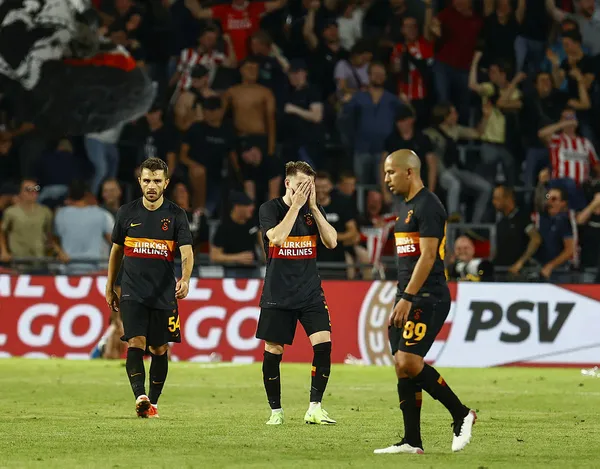 galatasarayin-efsane-oyuncularindan-wesley-sneijder-5-1lik-psv-maglubiyetini-degerlendirdi-boyle-gormek-soke-edici-1626907557336.jpg Galatasaray'ın efsane oyuncularından Wesley Sneijder 5-1'lik PSV mağlubiyetini değerlendirdi: Böyle görmek şoke edici - 1