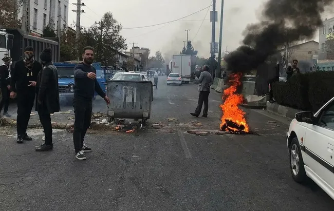 İran Başsavcısından benzin zammını protesto eden göstericilere uyarı - 2