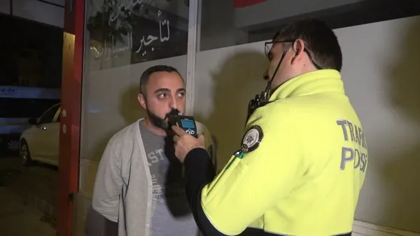 bursa-polisinin-surucuyle-imtihani-alkolmetreye-uflememek-icin-direndi-ekmegimden-olurum-1666251548315.jpg Bursa polisinin sürücüyle imtihanı! Alkolmetreye üflememek için direndi! - 2